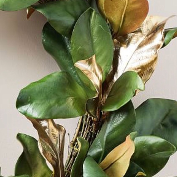 Faux Magnolia Leaves Wreath. - Picture 3 of 6